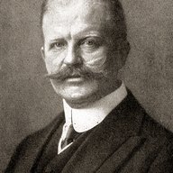 Arthur Zimmermann: Photograph, c. 1917-18. Wikimedia Commons, public domain. Arthur Zimmermann